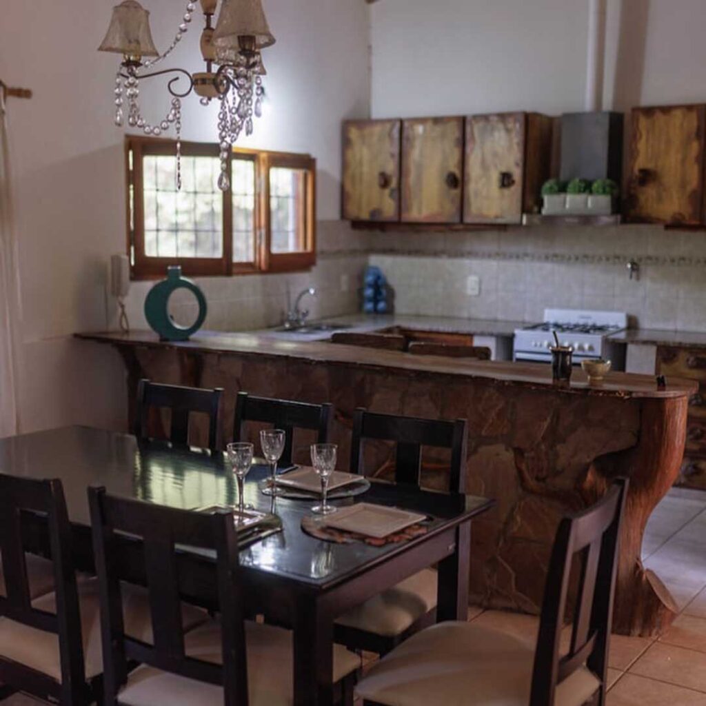 casa con parque y piscina